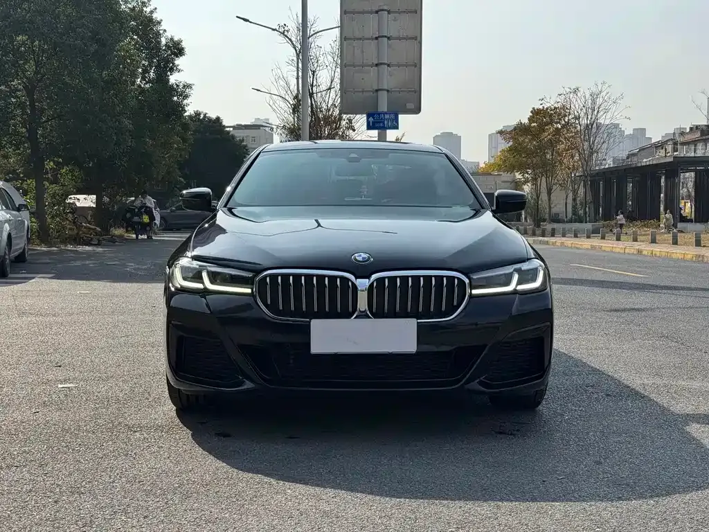 BMW 5 Series — фото 10