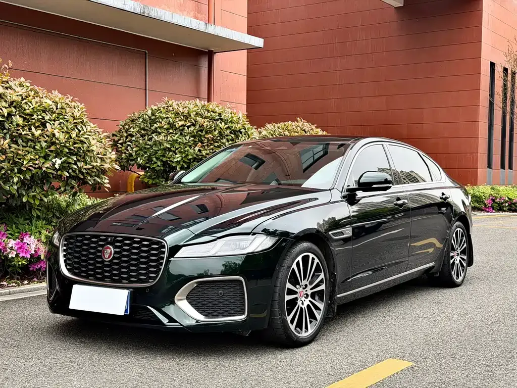 Jaguar XFL — фото 1