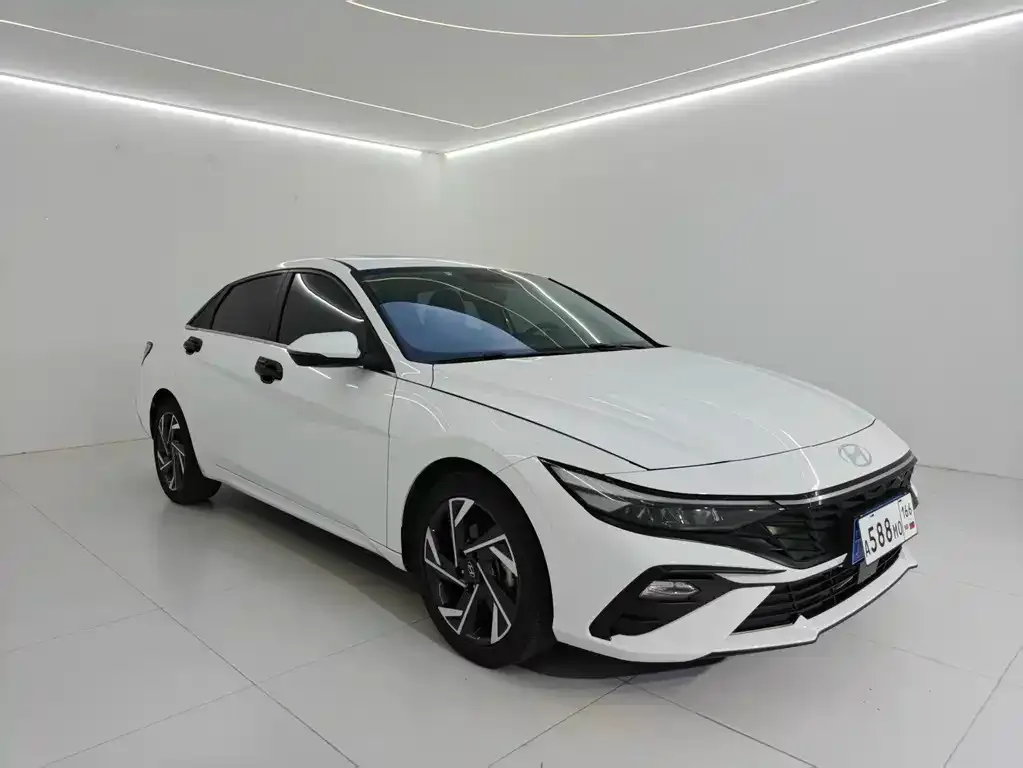 Hyundai Elantra — фото 7