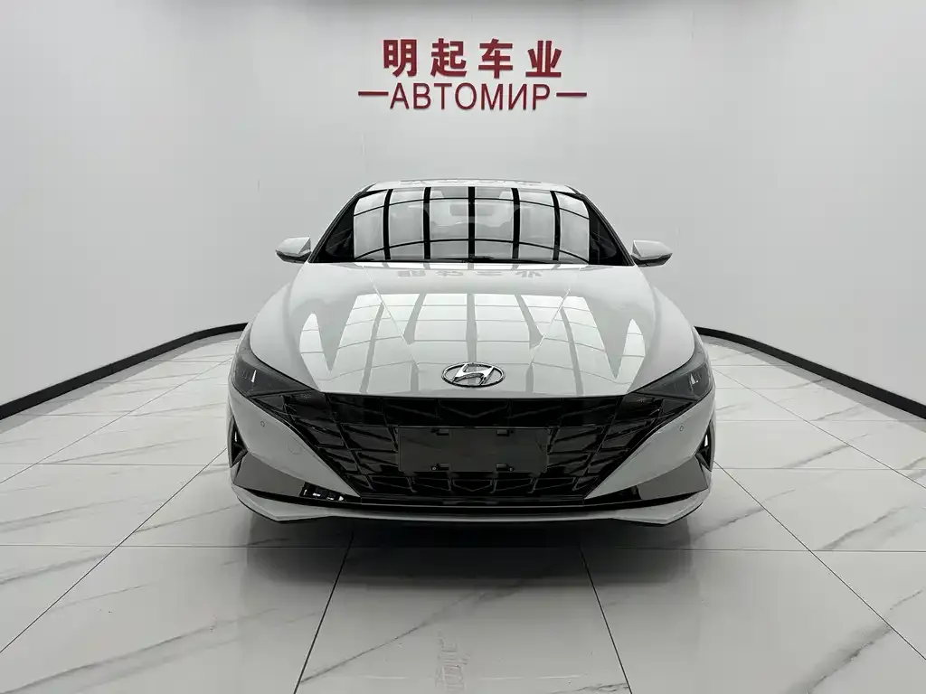 Hyundai Elantra — фото 3