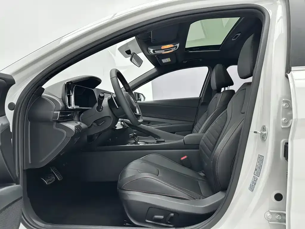 Hyundai Elantra — фото 9