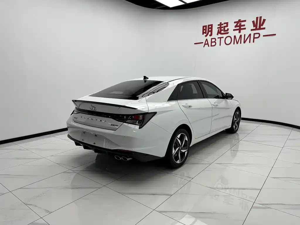 Hyundai Elantra — фото 6