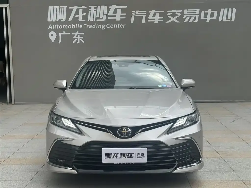 Toyota Camry — фото 2