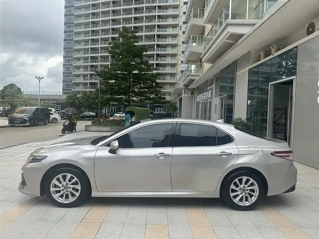 Toyota Camry — фото 8