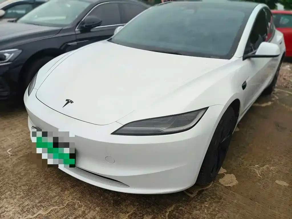 Tesla Model 3 — фото 1