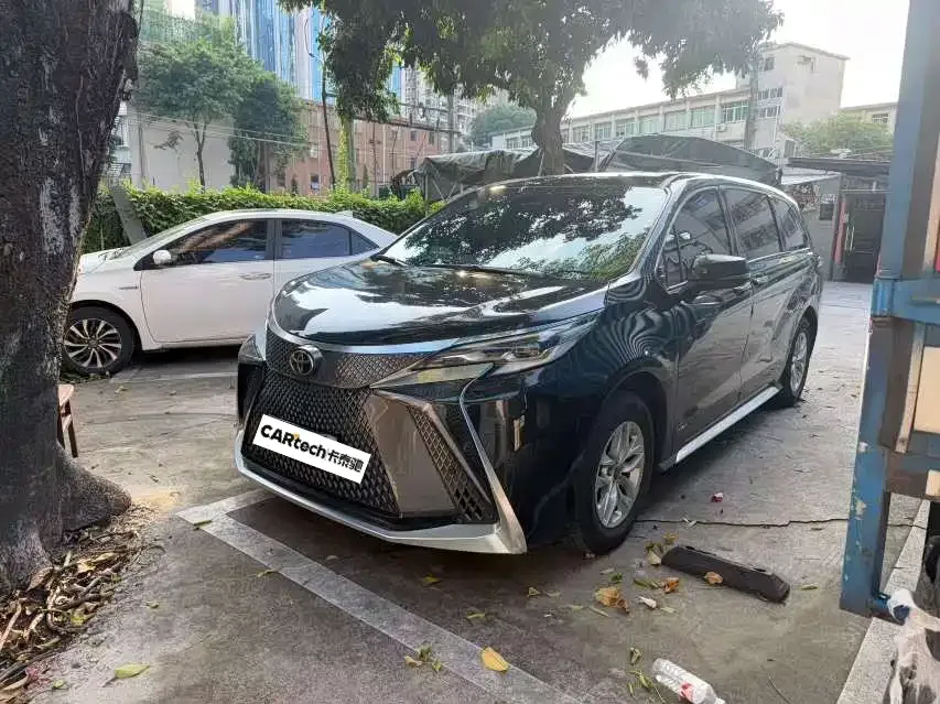 Toyota Granvia — фото 1