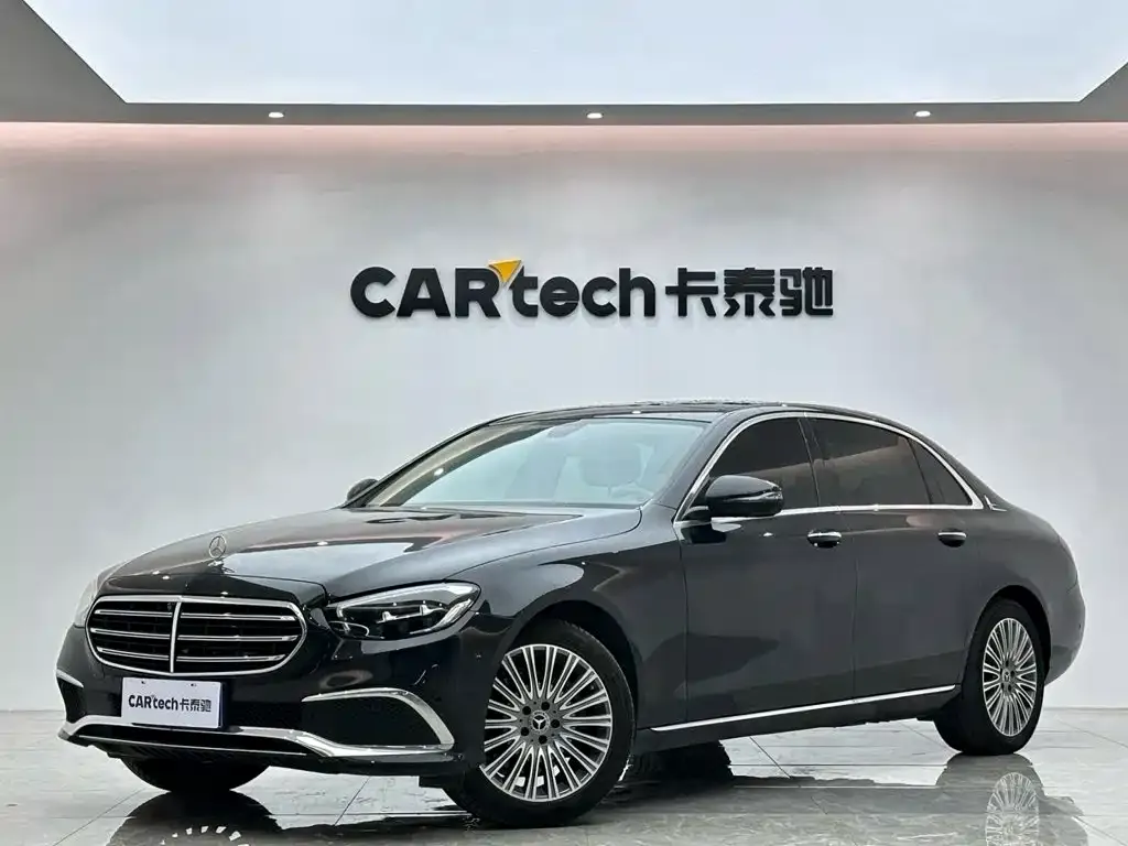 Mercedes-Benz E-Class — фото 1