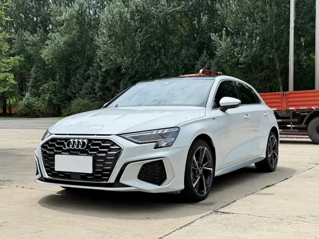 Audi A3 — фото 1