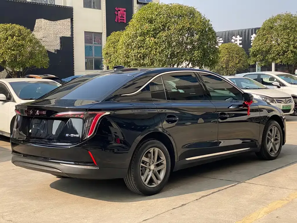 Hongqi E-QM5 — фото 9