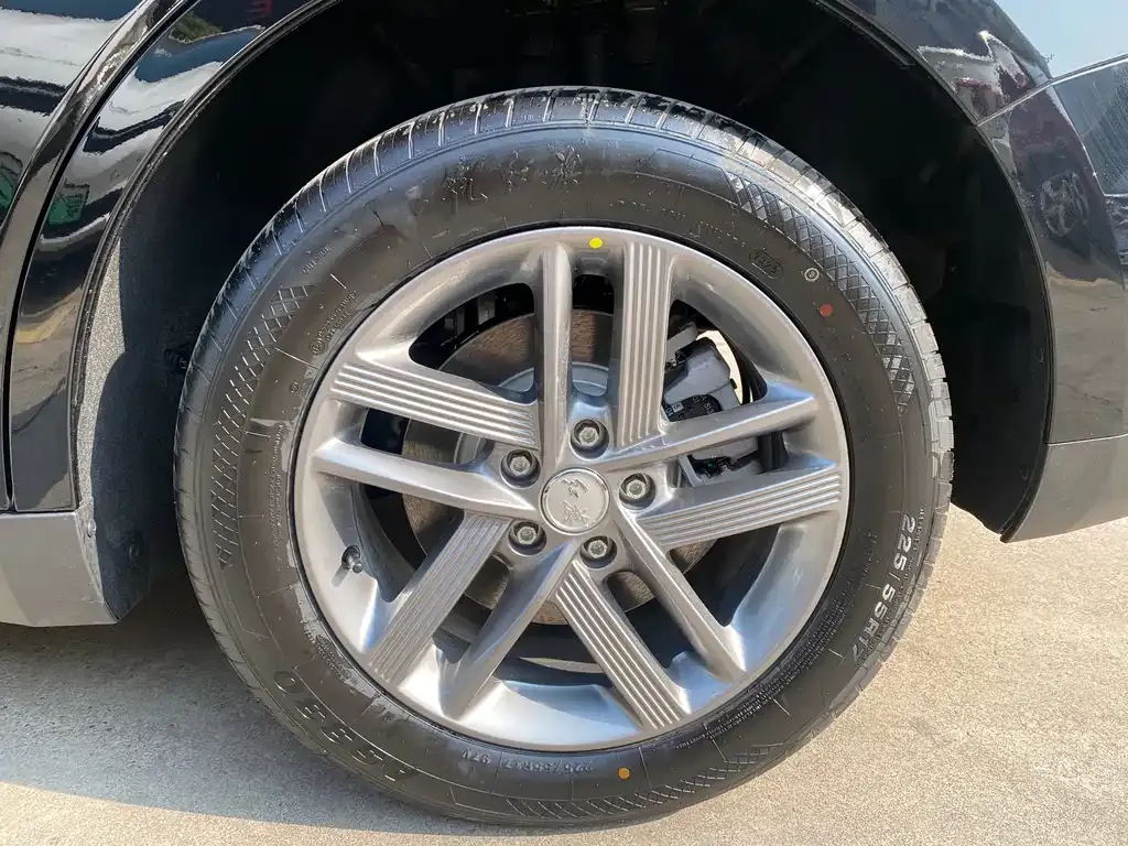 Hongqi E-QM5 — фото 10