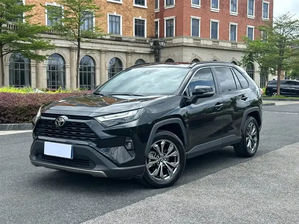 Toyota RAV4 — фото 1