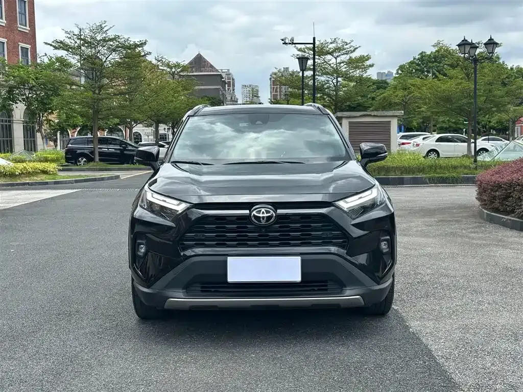 Toyota RAV4 — фото 4