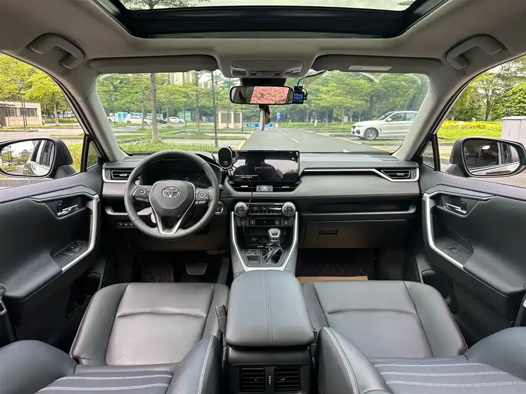 Toyota RAV4 — фото 2