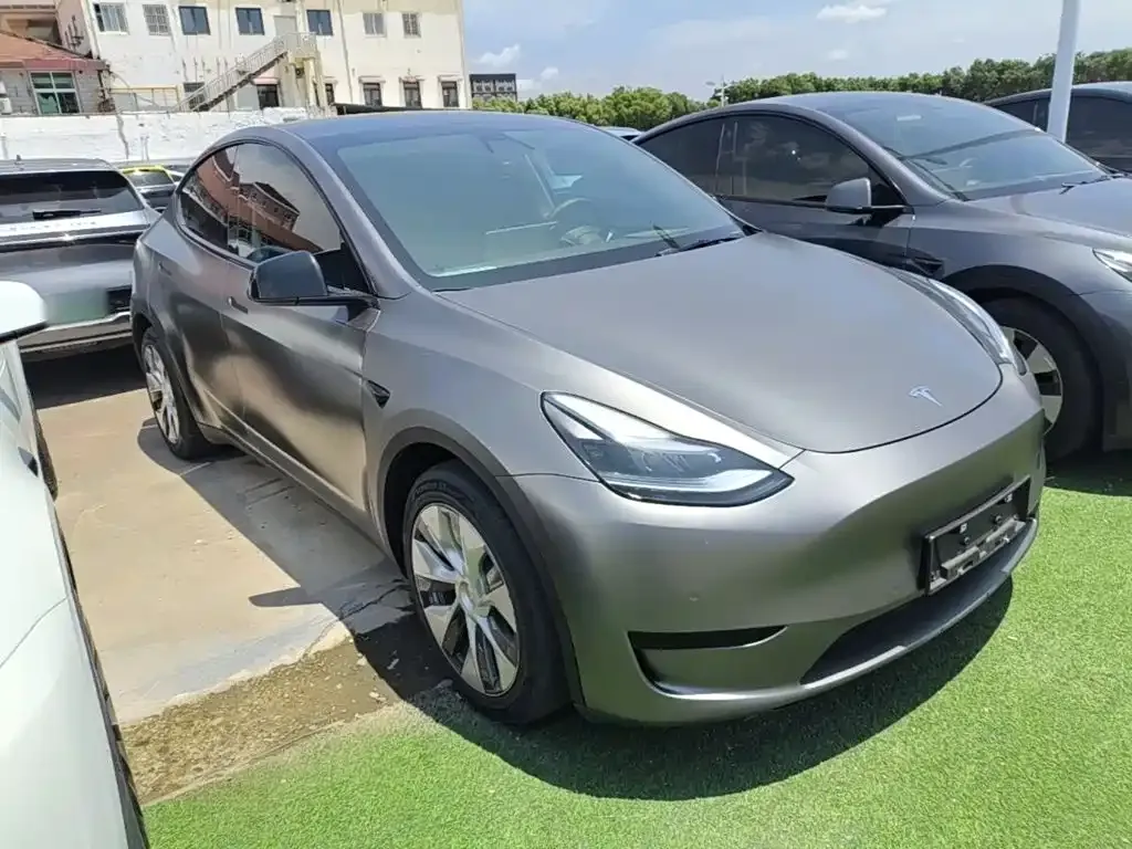 Tesla Model Y — фото 10