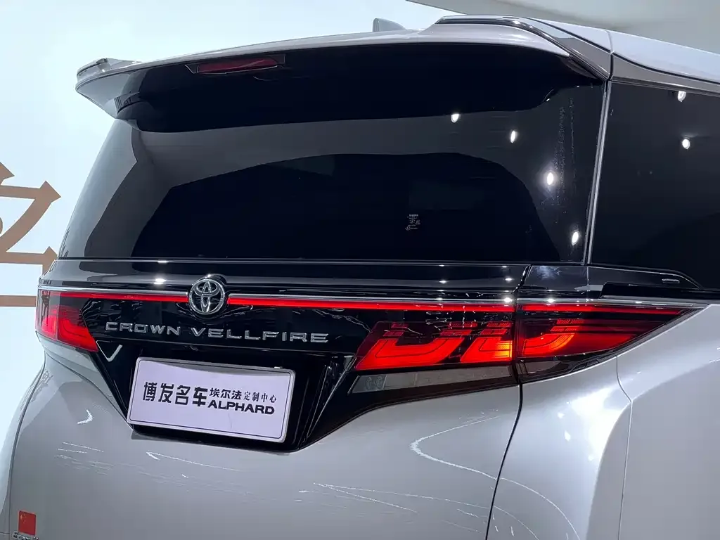 Toyota Vellfire — фото 7
