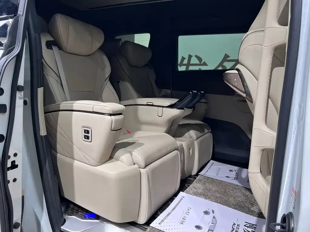 Toyota Vellfire — фото 8