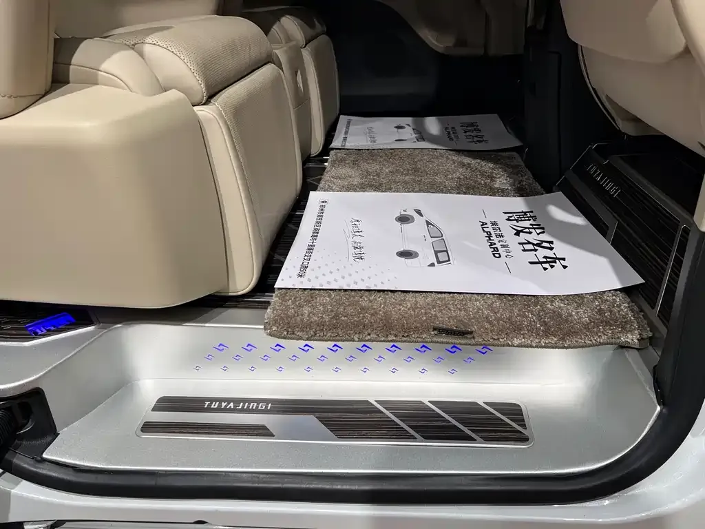 Toyota Vellfire — фото 5