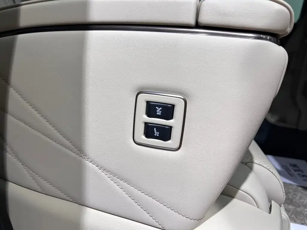 Toyota Vellfire — фото 9