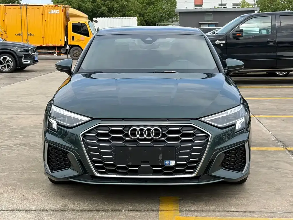 Audi A3 — фото 1