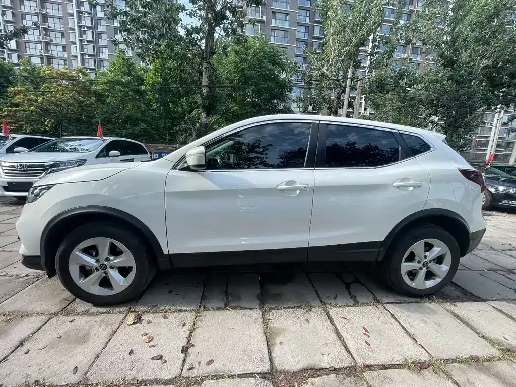 Nissan Qashqai — фото 7