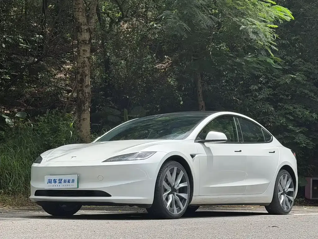 Tesla Model 3 — фото 1