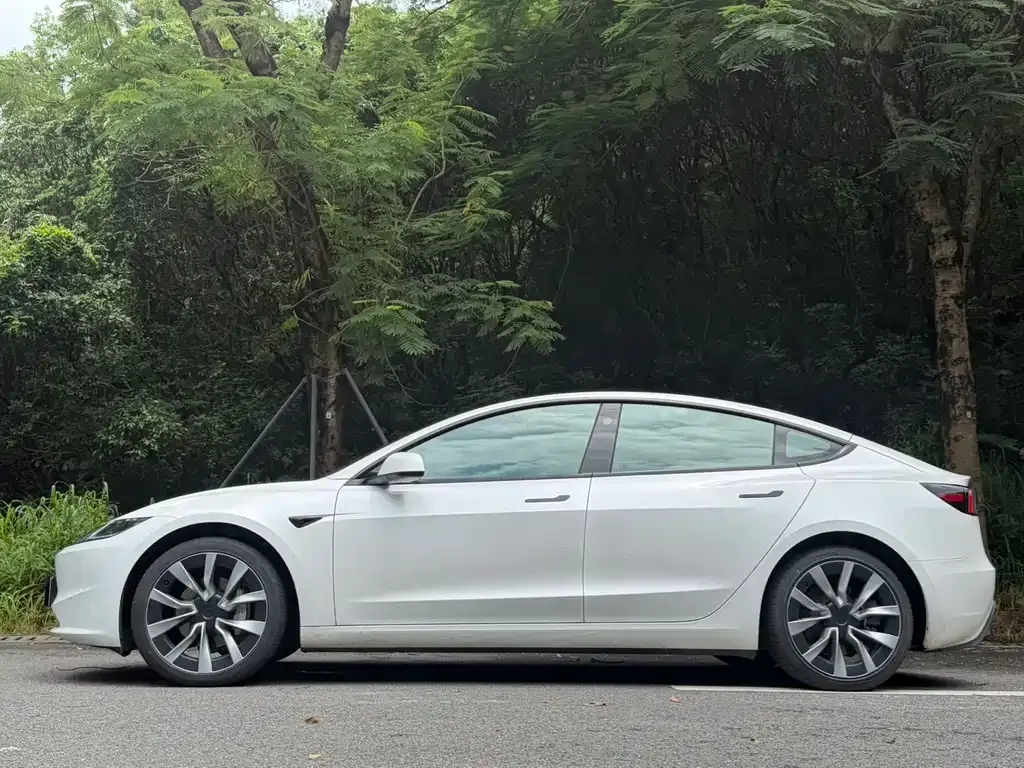 Tesla Model 3 — фото 8