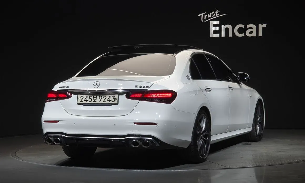 Mercedes-Benz E-Class — фото 10