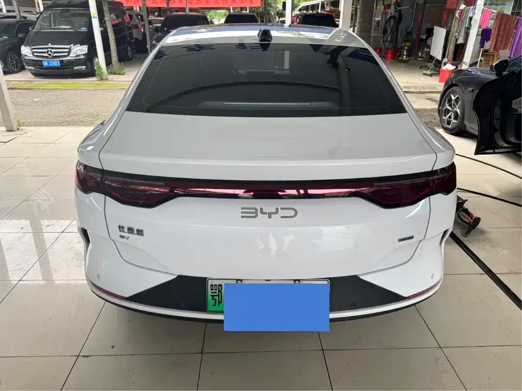 BYD Qin L — фото 4