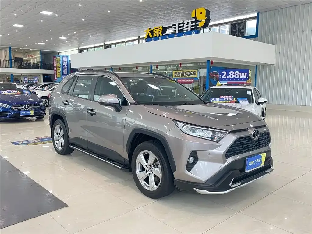 Toyota RAV4 — фото 10