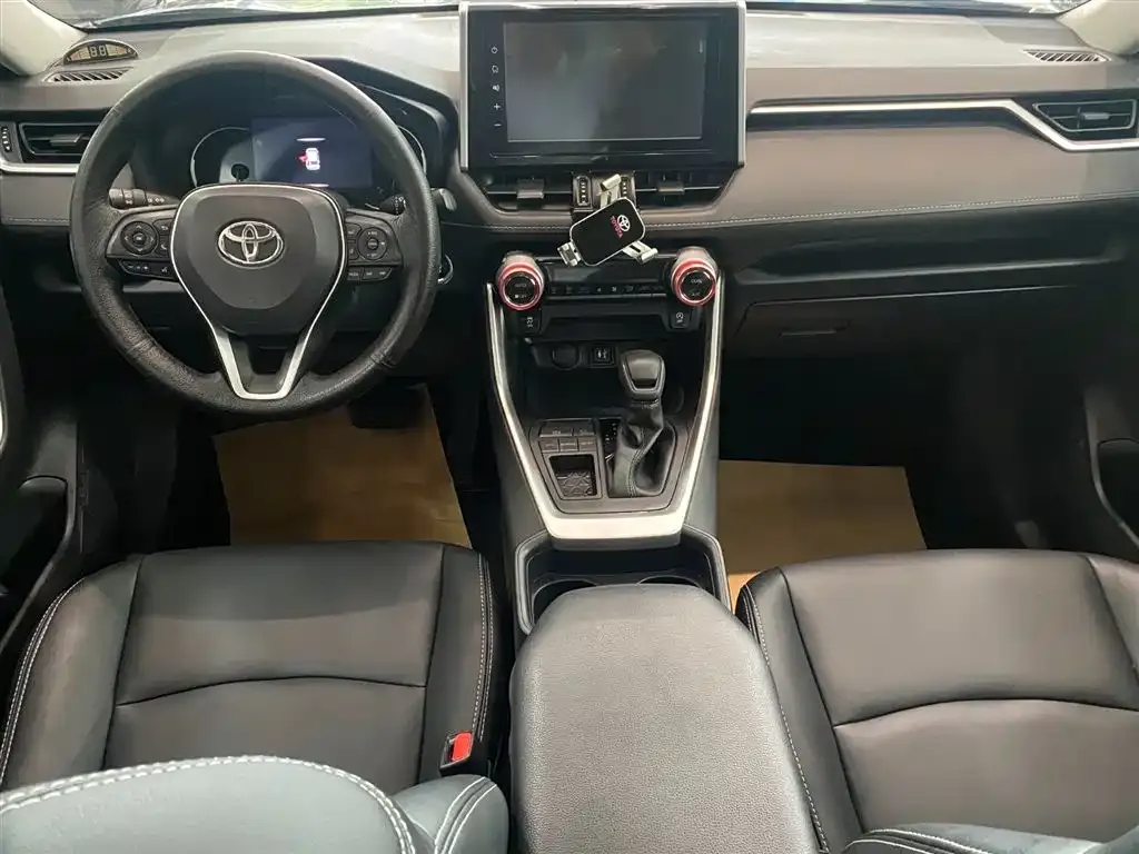 Toyota RAV4 — фото 4