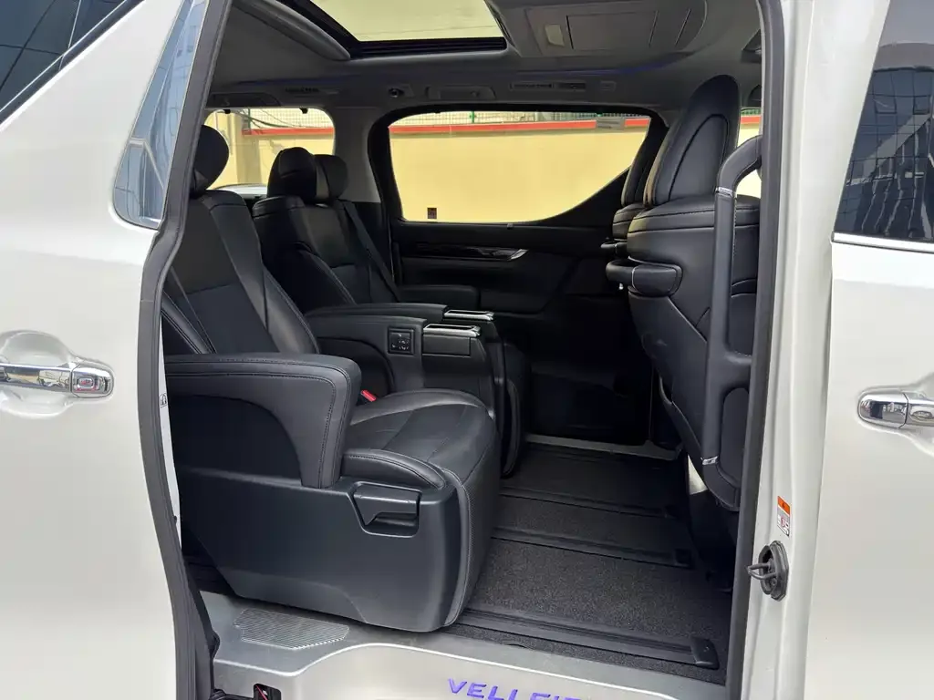 Toyota Vellfire — фото 5