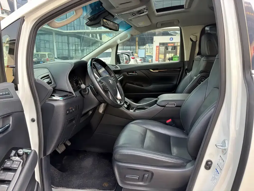 Toyota Vellfire — фото 7