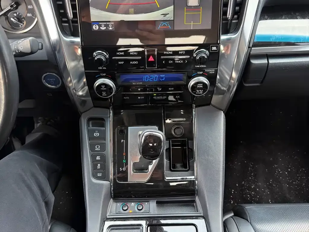 Toyota Vellfire — фото 2