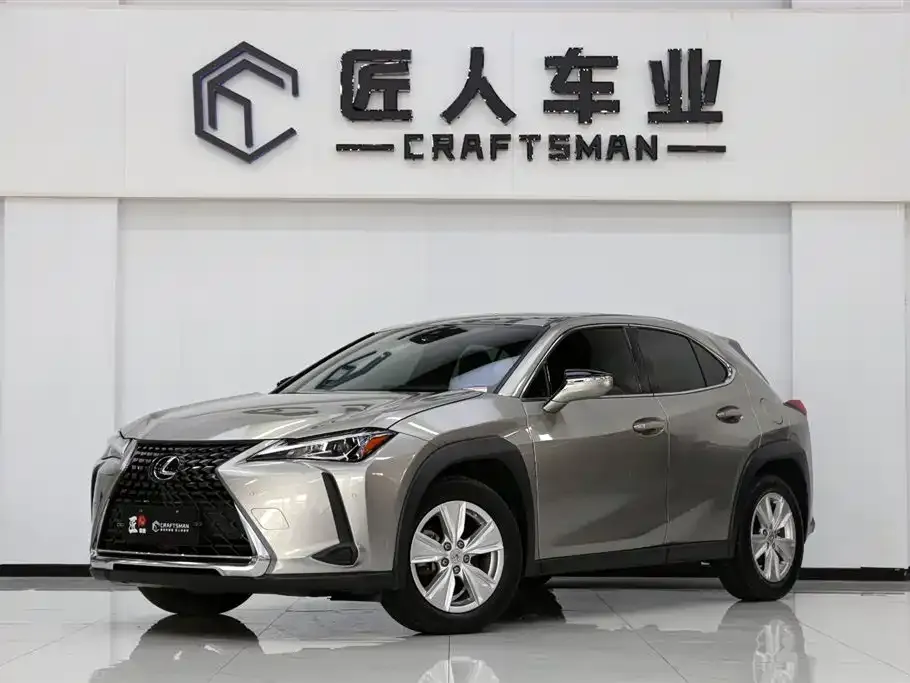 Lexus UX — фото 1