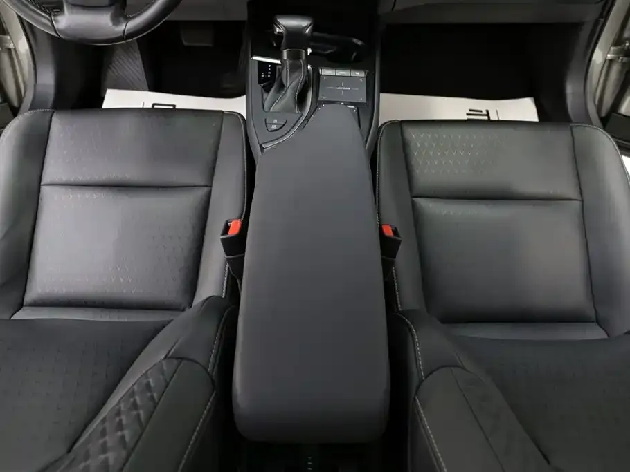 Lexus UX — фото 10