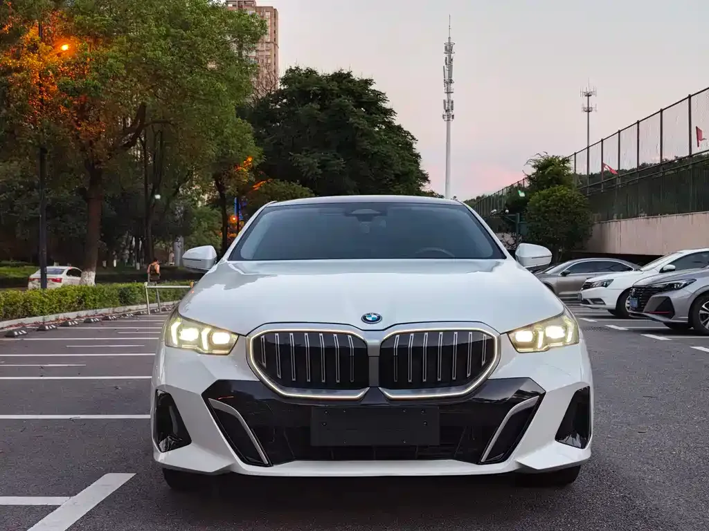 BMW i5 — фото 3