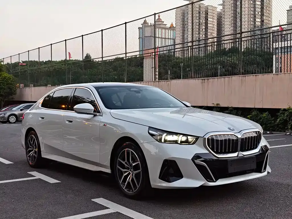 BMW i5 — фото 7