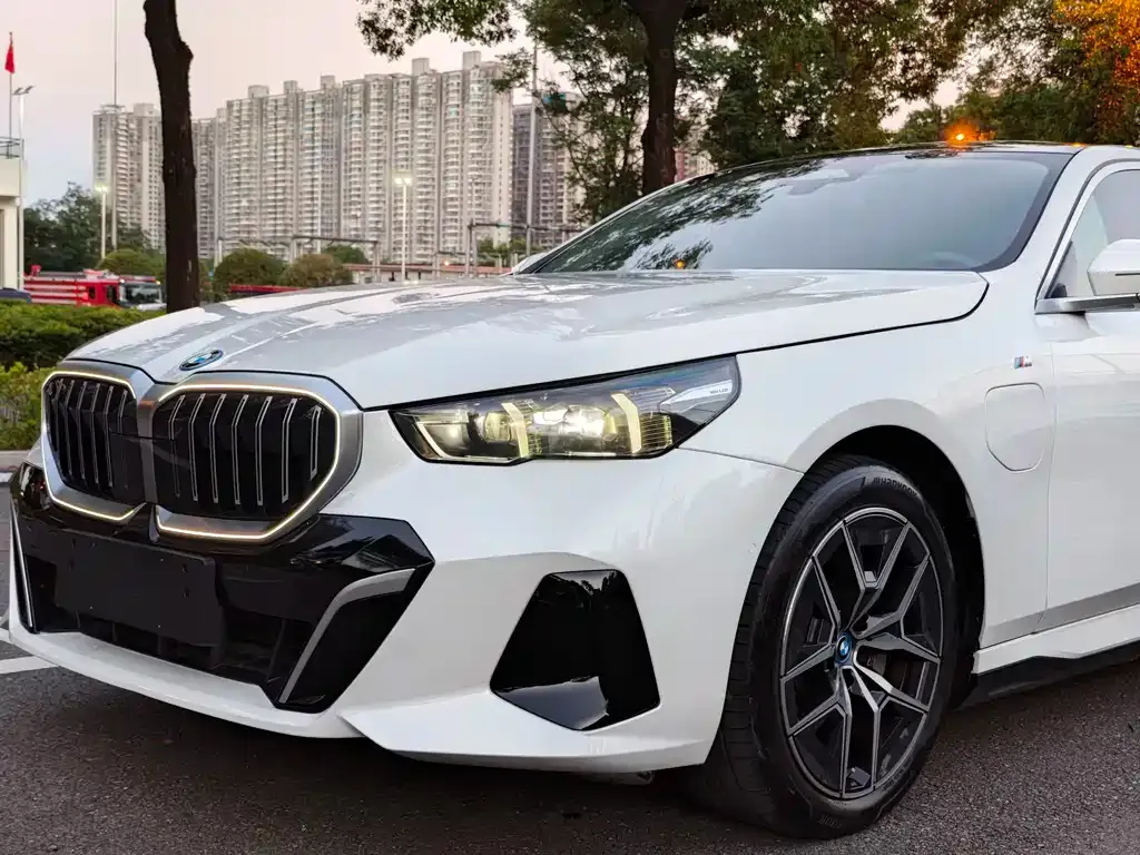 BMW i5 — фото 6