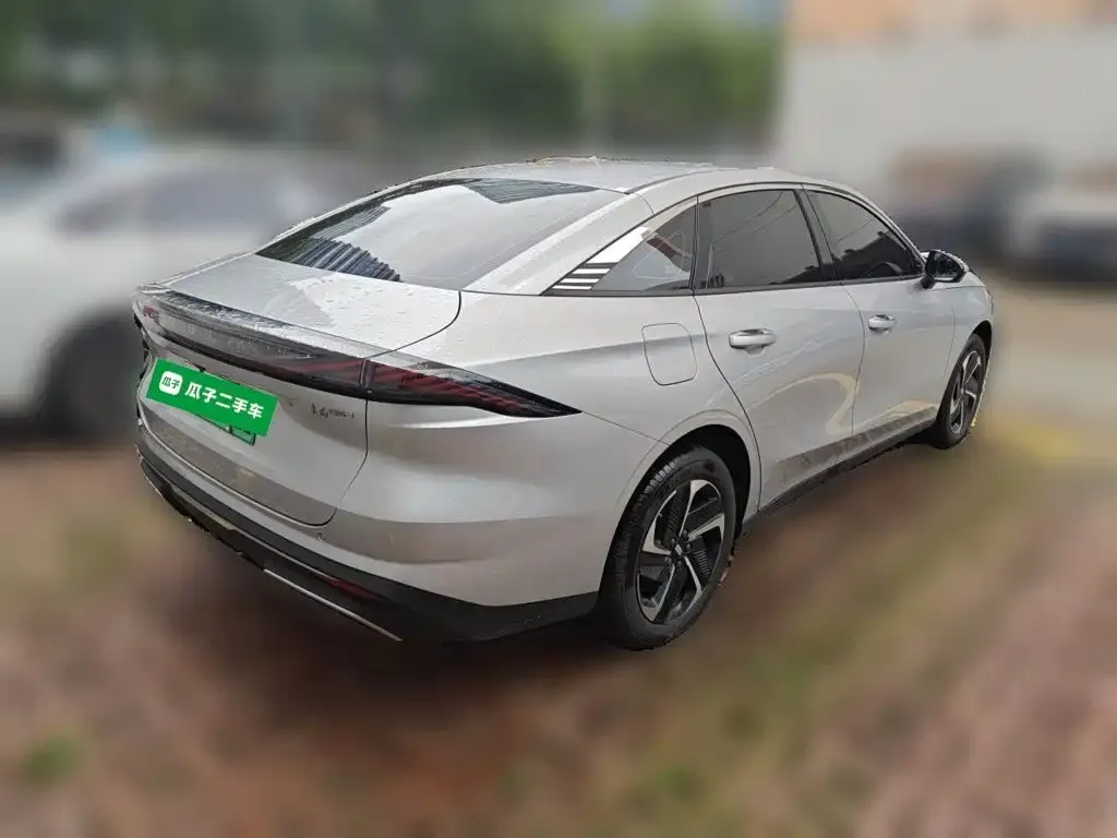 Geely Galaxy L6 — фото 6