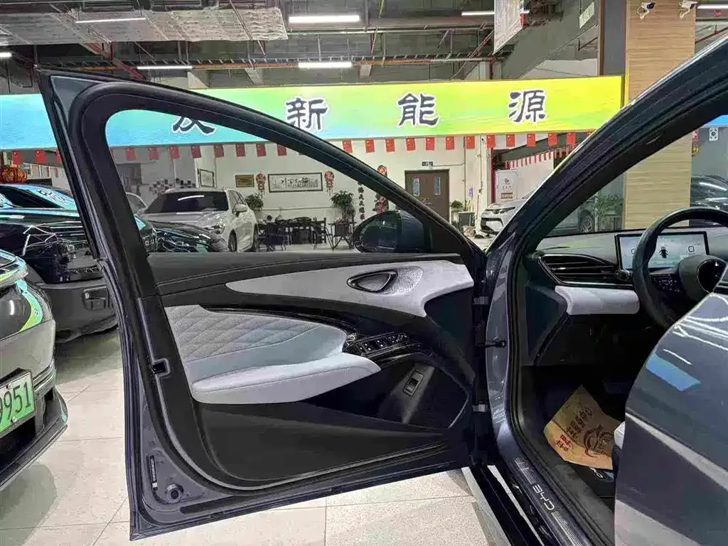 BYD Seal — фото 9