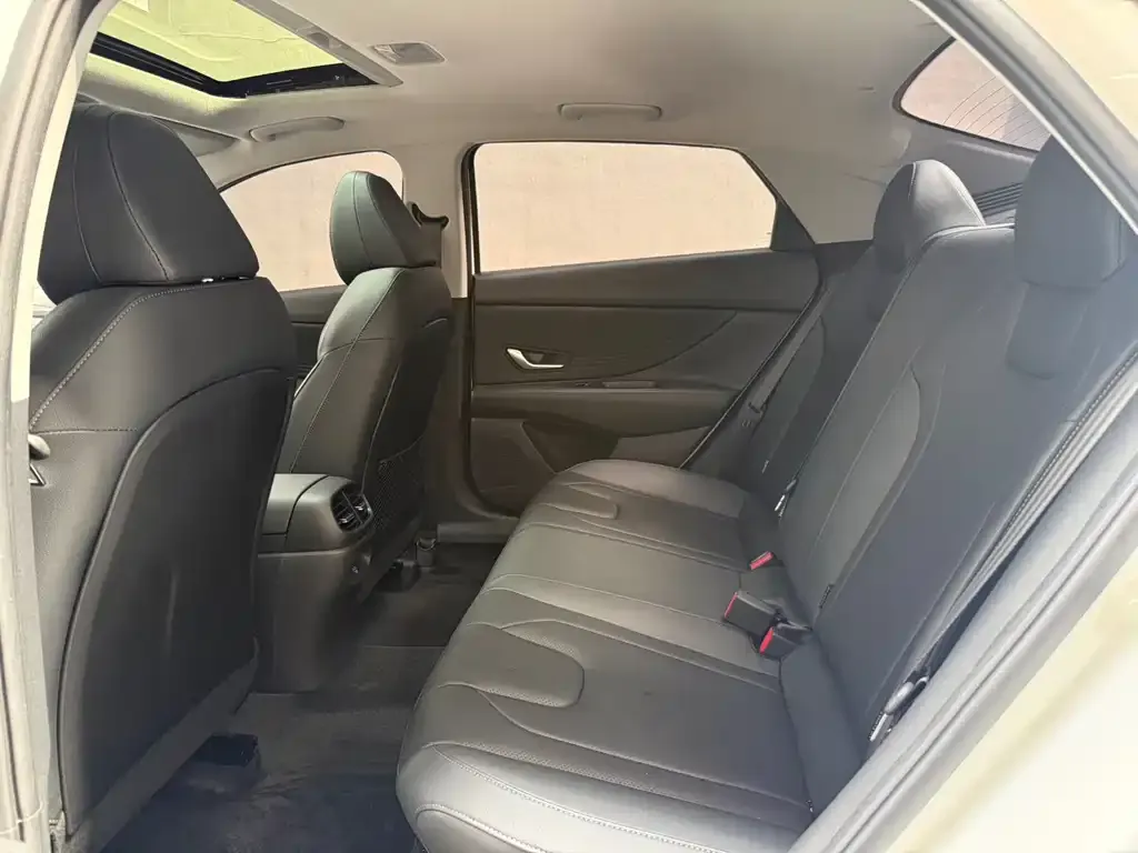 Hyundai Elantra — фото 3