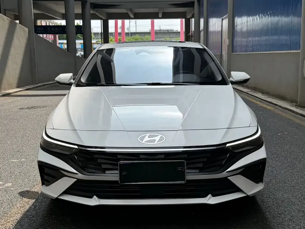Hyundai Elantra — фото 4
