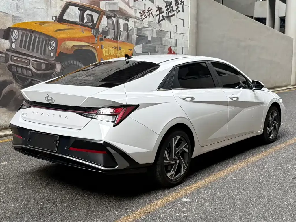 Hyundai Elantra — фото 8