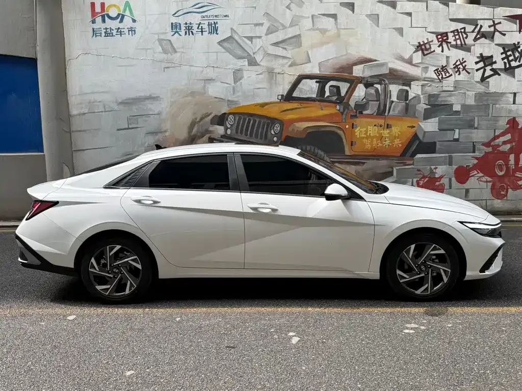 Hyundai Elantra — фото 10