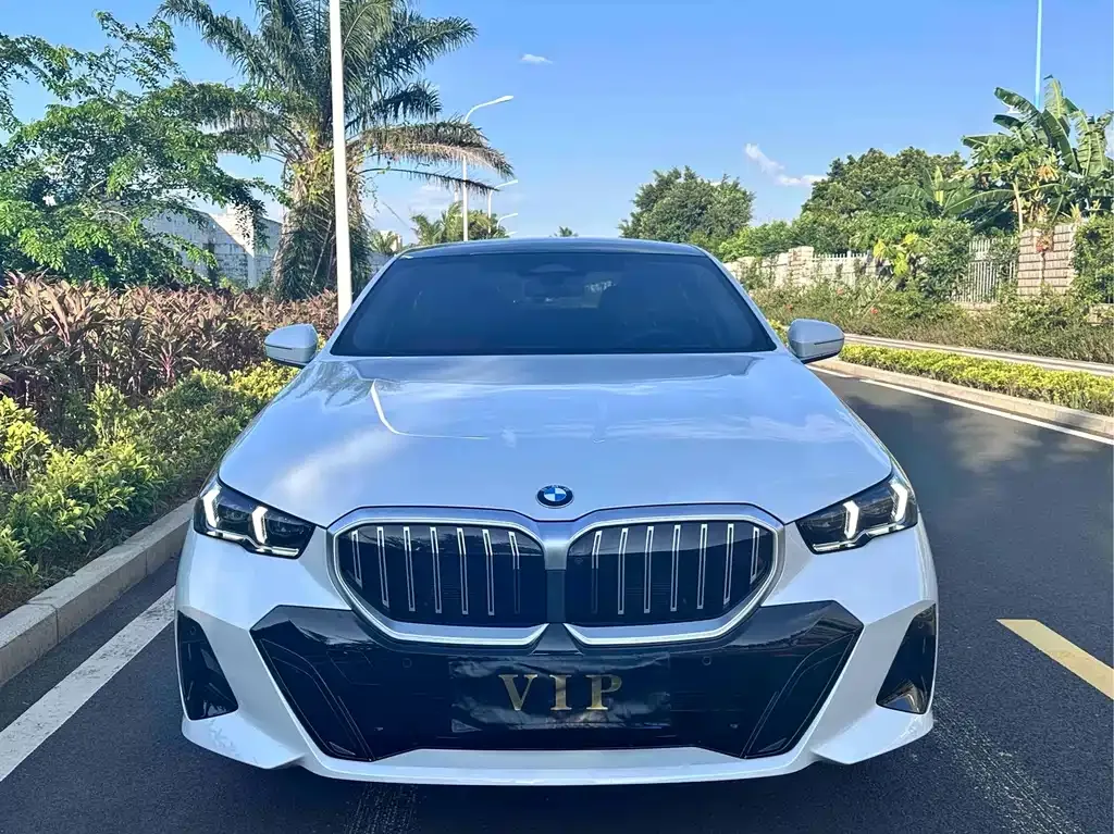 BMW 5 Series — фото 10