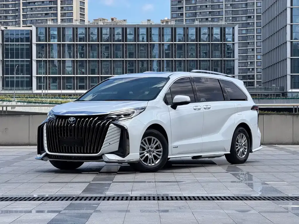 Toyota Sienna — фото 1