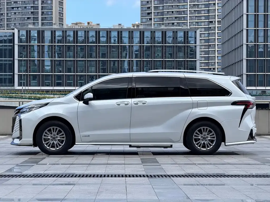 Toyota Sienna — фото 7