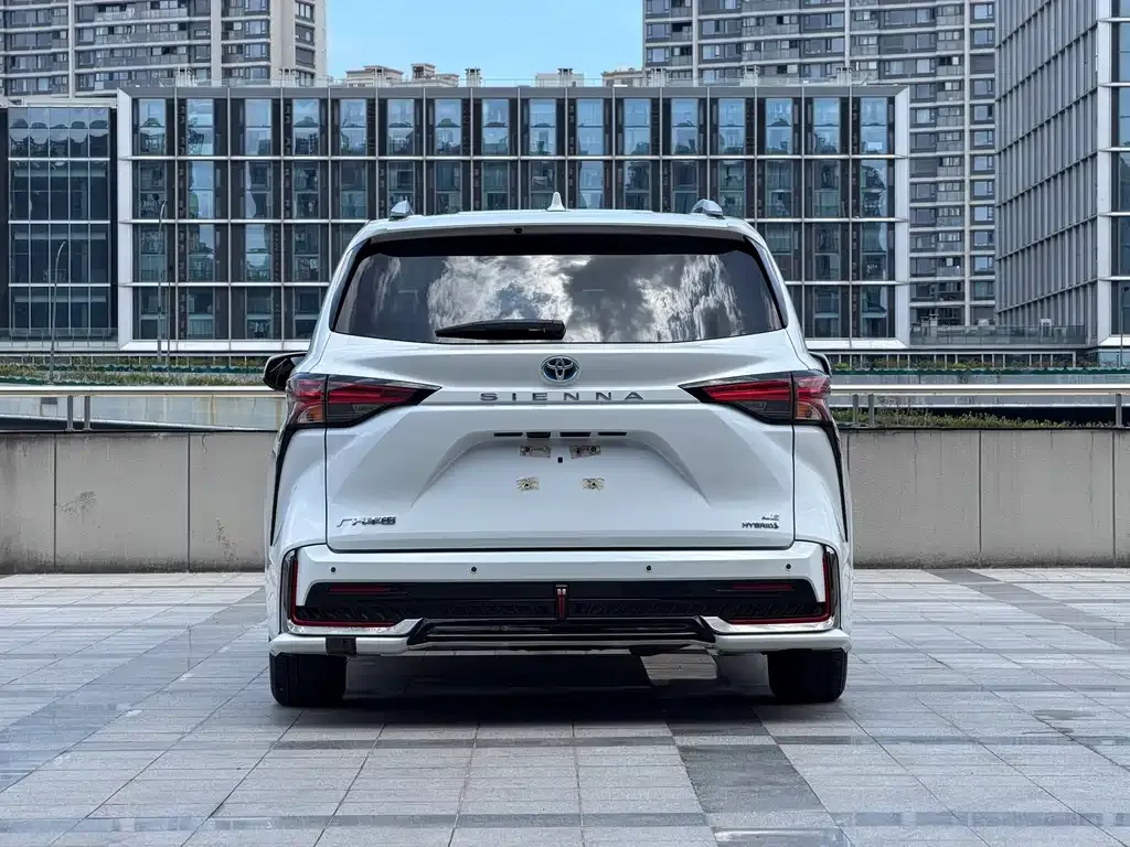Toyota Sienna — фото 5