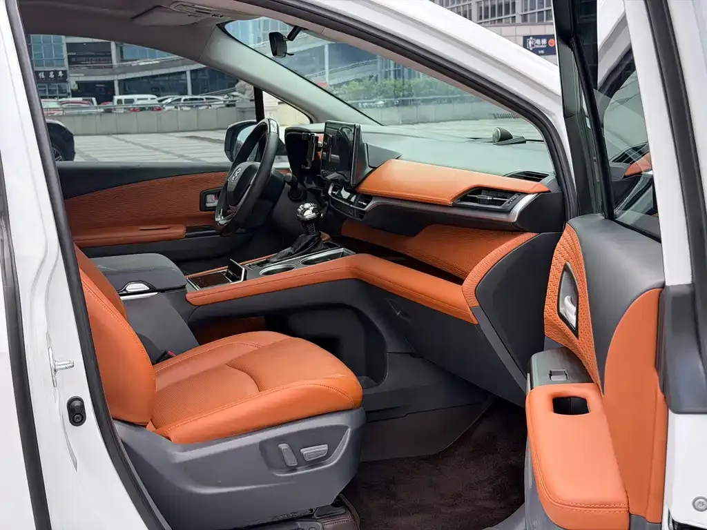 Toyota Sienna — фото 10