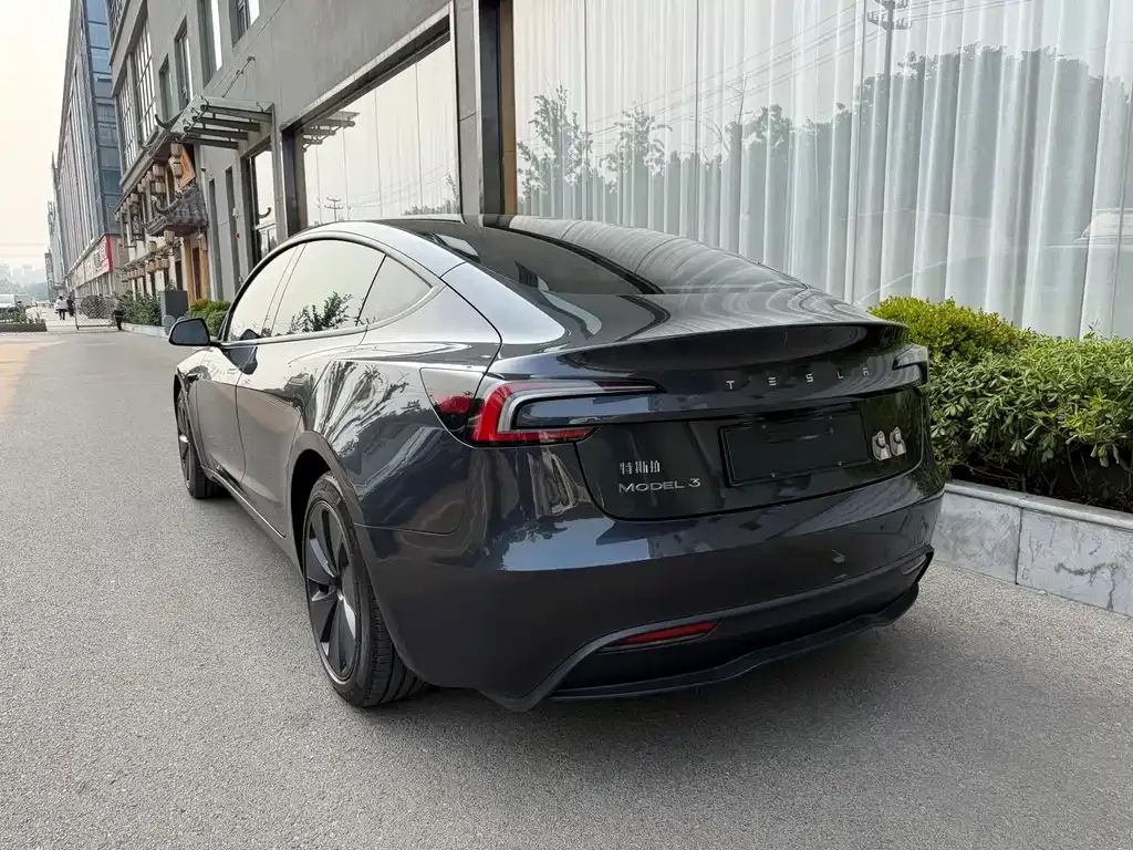 Tesla Model 3 — фото 5